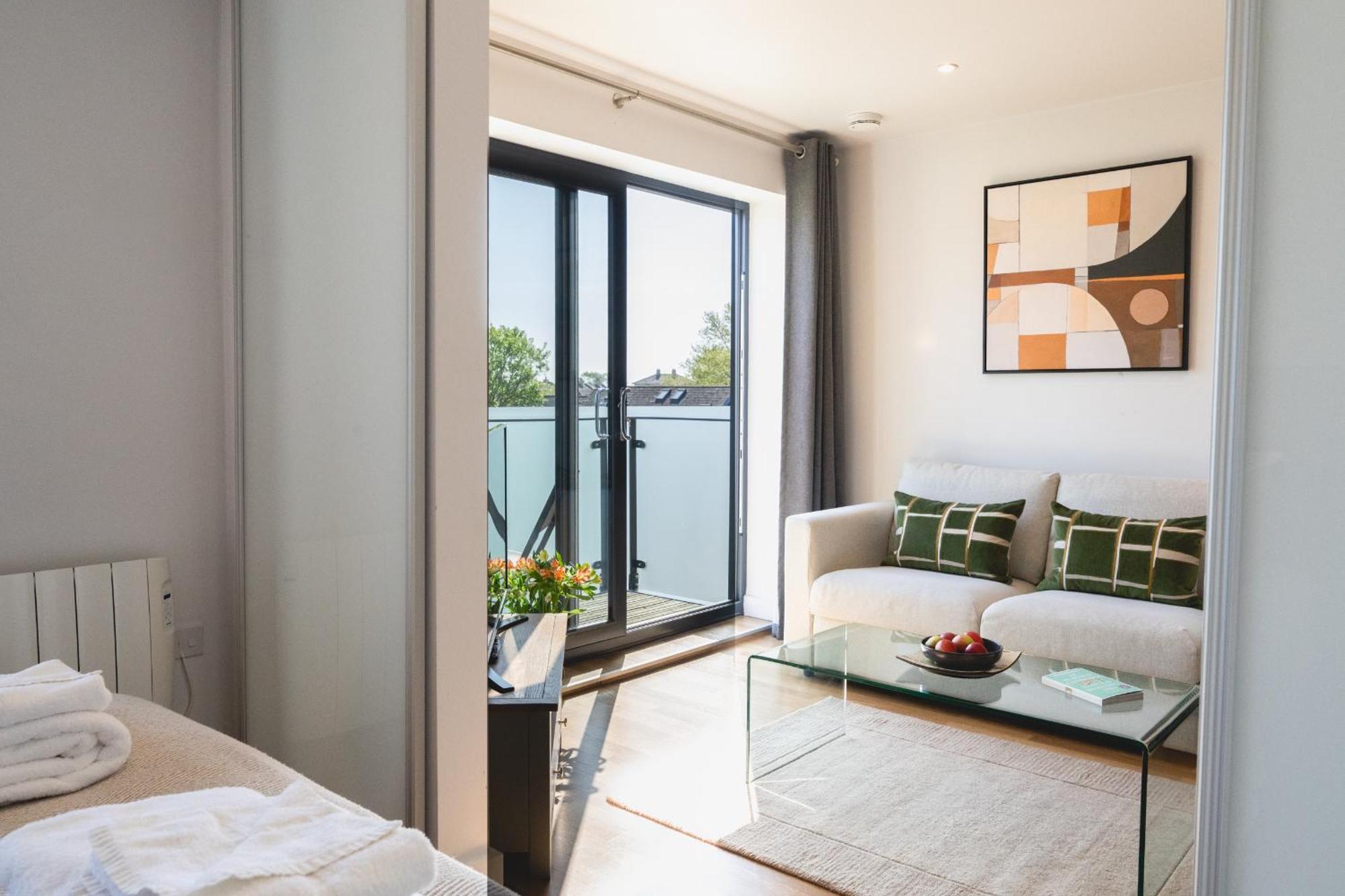 Your Space - Eden House Apartment CBG